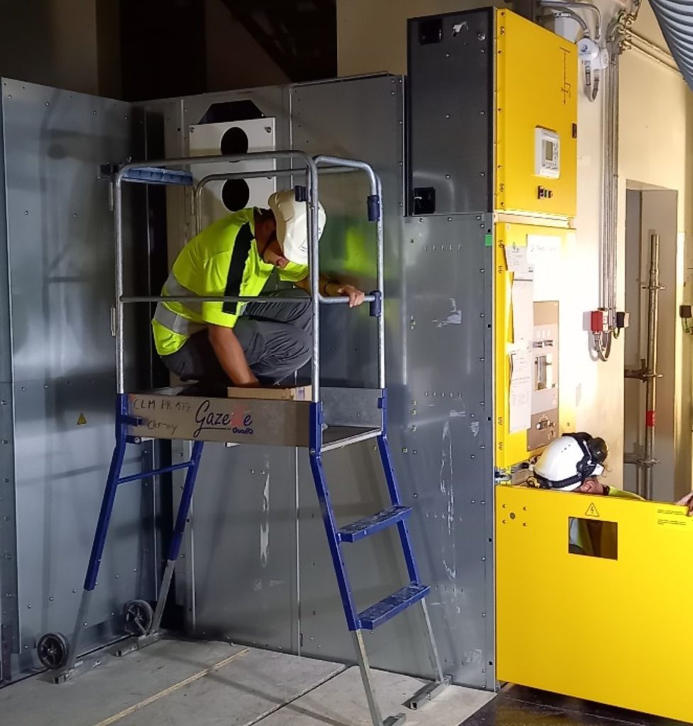Operators installing switchgears in the ITER Radiofrequency Building, Cadarache, France, July 2022.