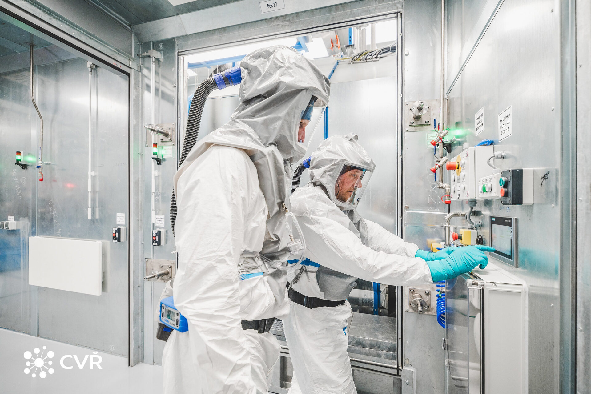 CVŘ Technicians dressed with special suits operate the equipment inside HELCZA’s clean room. 2021 ©CVŘ