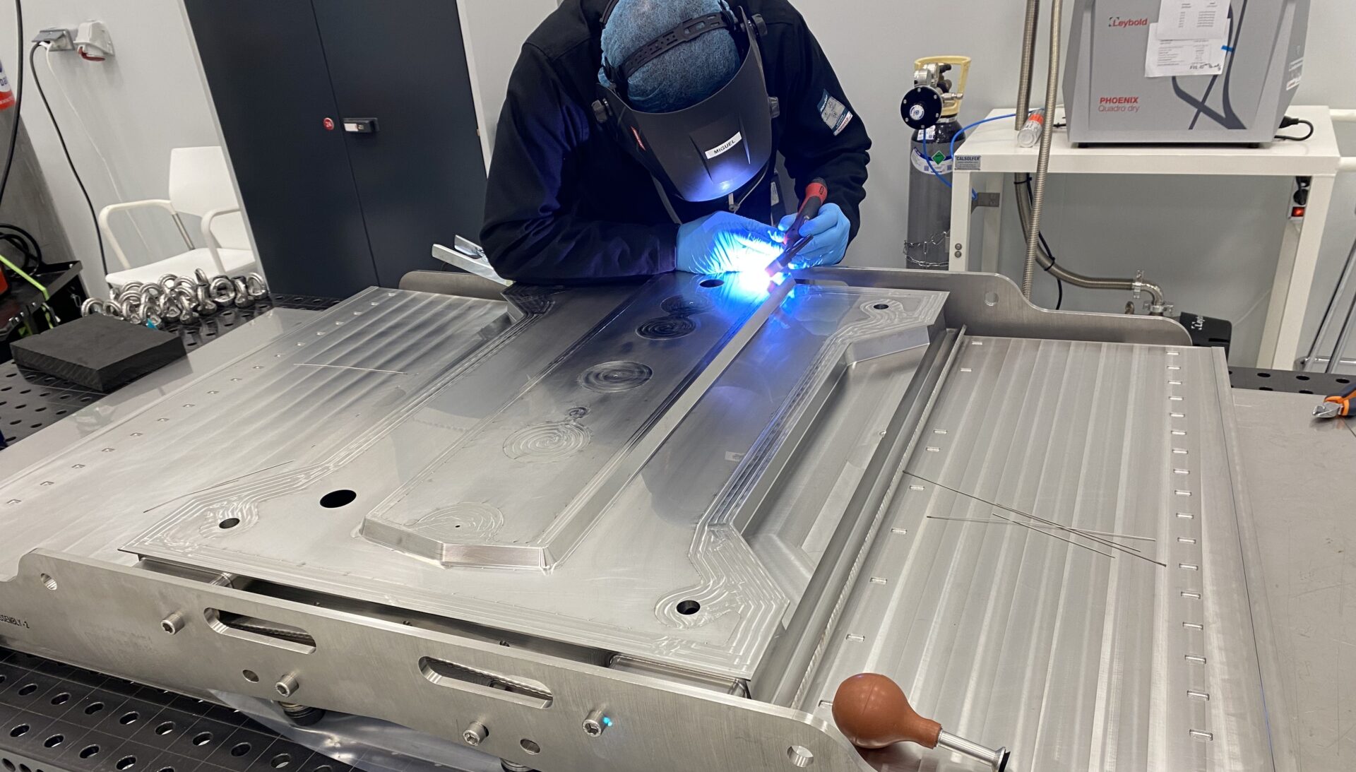 A technician welding a part of a panel’s structure at the Leading workshop. ©Alsymex-F4E