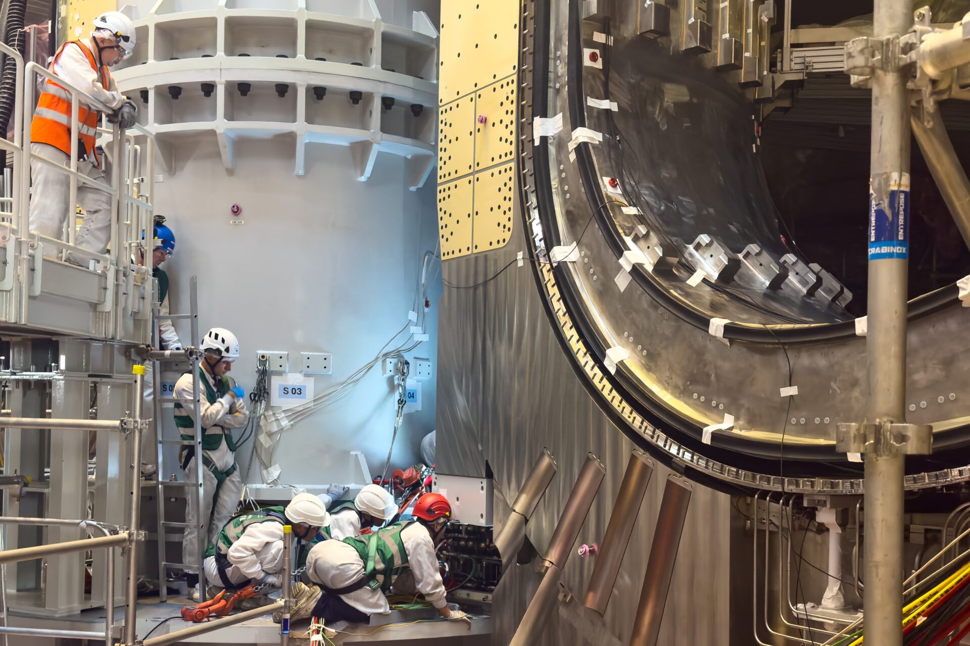 Assembly experts check the alignment of sector 4 during its insertion into the pit. May 2026. ©ITER Organization